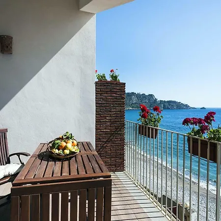 Stationhouse Lejlighed